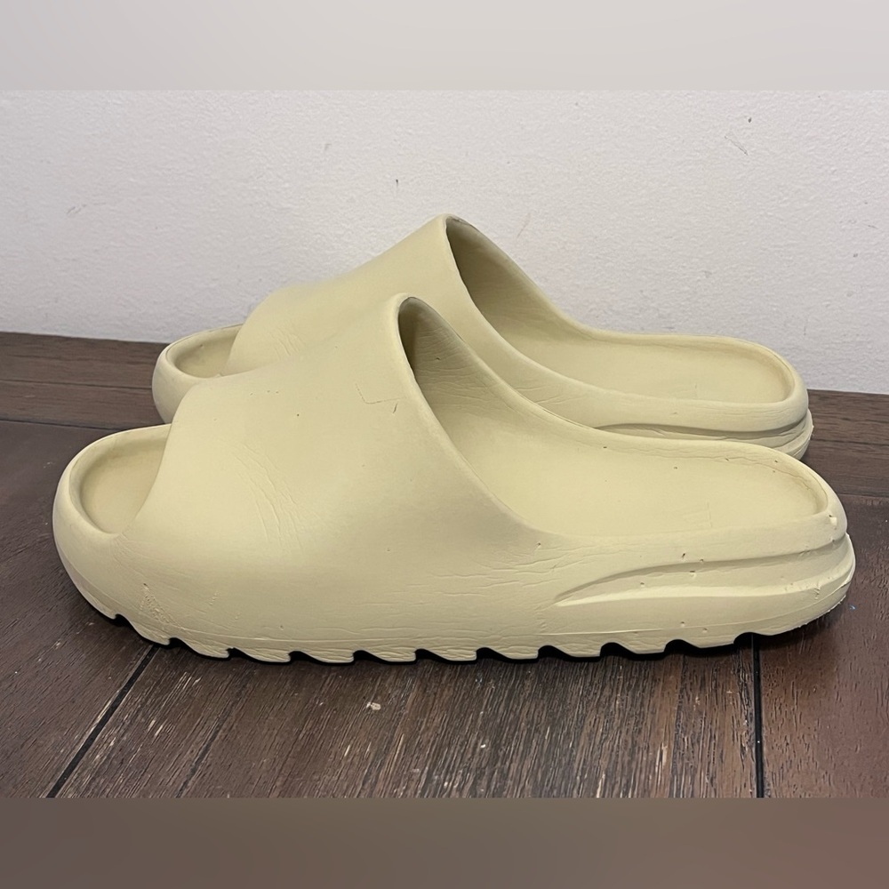 Adidas Yeezy Slides Mens size 10